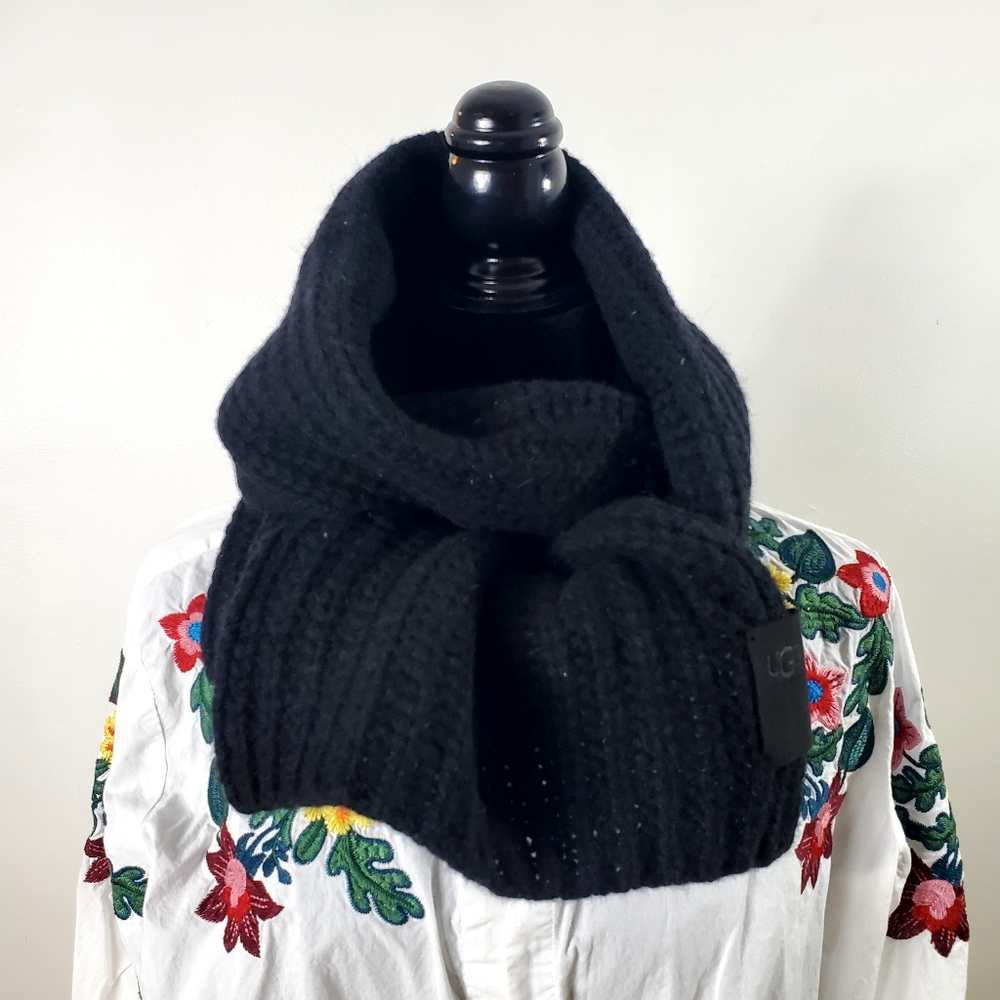 UGG Lambswool scarf Black unisex